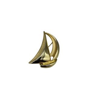 VTG Danecraft? Gold Tone Sailboat Brooch Nautical Sailing Ship Pin Women